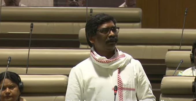 हेमंत सोरेन ने विधानसभा में लगायी दहाड़, कहा- '' अगर जमीन घोटाले में आरोप साबित हो गये, तो उसी दिन राजनीति से ले लूंगा संन्यास''