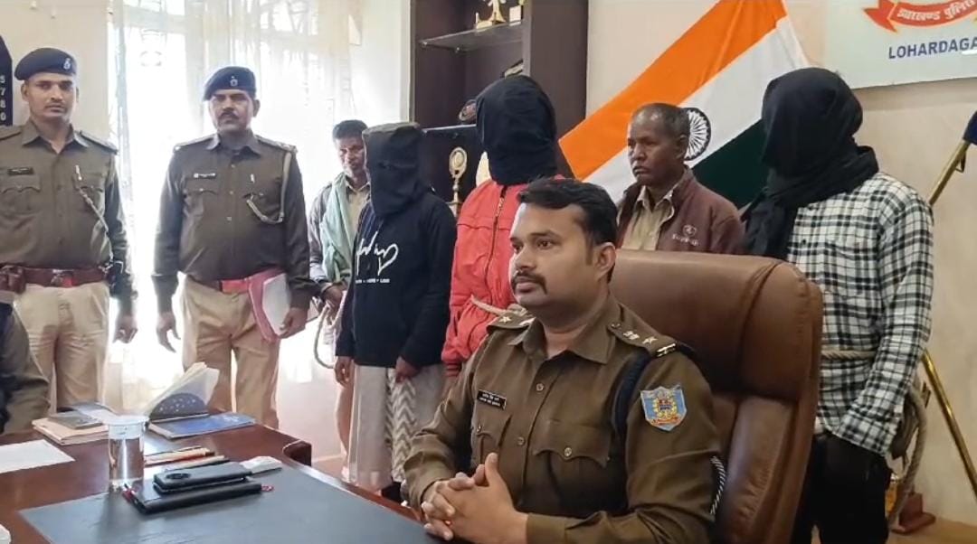 लोहरदगा पुलिस ने मर्डर मामले का किया खुलासा! आरोपी पत्नी और उसका प्रेमी गिरफ्तार, पढ़ें कैसे रची गई थी हत्या की साजिश