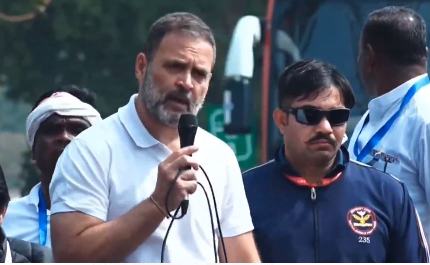 गुमला में राहुल गांधी ने खेला आदिवासी कार्ड, कहा- अगर कांग्रेस की सरकार बनी तो आदिवासियों की जमीन की जाएगी संरक्षित 