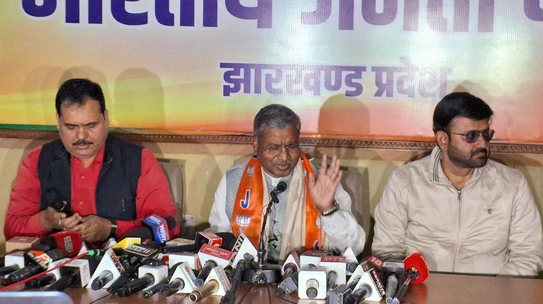 हेमंत के दावे के बाद सामने आए बाबूलाल, वीडियो जारी कर कहा यह रहा जमीन पर कब्जे का सबूत