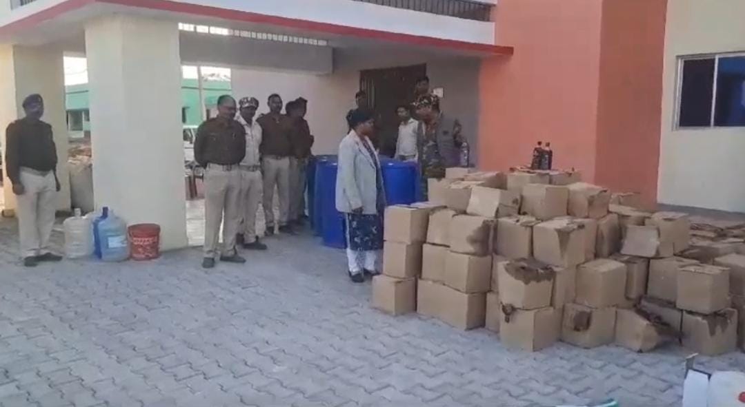 सरायकेला में उत्पाद विभाग की बड़ी कार्रवाई! ईचागढ़ में मिनी शराब फैक्ट्री का उद्भेदन, 15 लाख की शराब जब्त