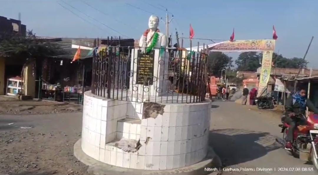 दो साल बाद फिर गढ़वा में माओवादियों ने फैलाया दहशत! जिले में चल रही योजनाओं से लेवी वसूलने के लिए चिपकाया पोस्टर, दहशत में ग्रामीण