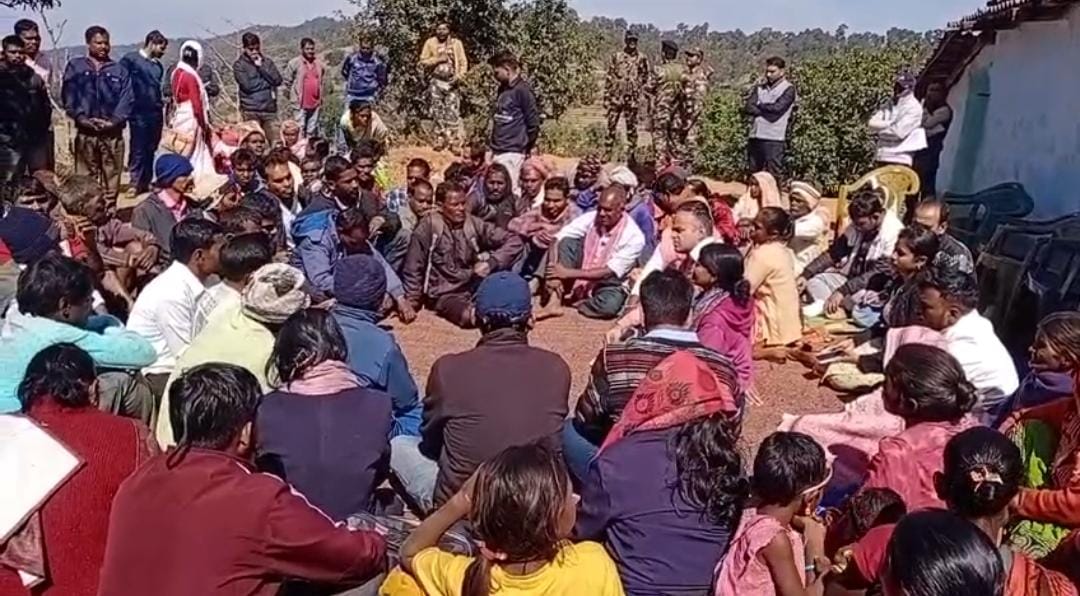 आज भी मूलभूत सुविधाओं के लिए तरस रहे हैं गुमलावासी! डीसी जिले में घूमकर जान रहे हैं जमीनी हकीकत, पढ़ें कैसे लोगों में जगी उम्मीद