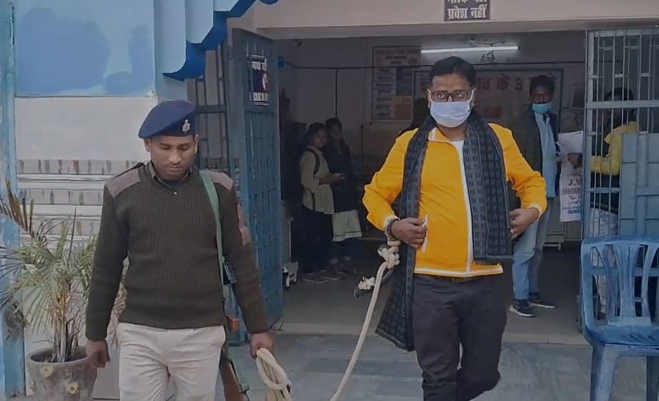 Breking News:- NIA और आइटी की टीम की संयुक्त छापेमारी , शंकर यादव गिरफ्तार,  मिले 1 करोड़ 32 लाख नगद समेत करोड़ों की संपत्ति के दस्तावेज