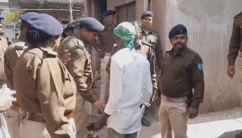 सरायकेला:ब्राउन शुगर के खिलाफ एक्शन में एसडीपीओ! धंधेबाजों पर नकेल कसने आदित्यपुर मुस्लिम बस्ती पहुंचे दिलीप खलखो, पढ़ें क्या कहा