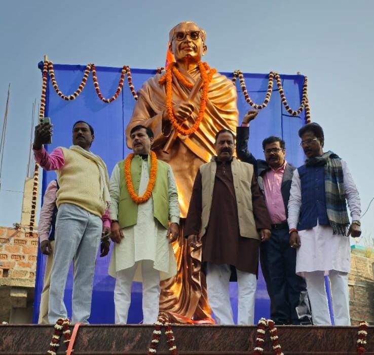 साहिबगंज: राजमहल विधायक अनंत ओझा ने किया पंडित दीन दयाल की प्रतिमा का लोकार्पण, लंबे से चल रही थी इसकी मांग, पढ़ें मौके पर क्या कहा   