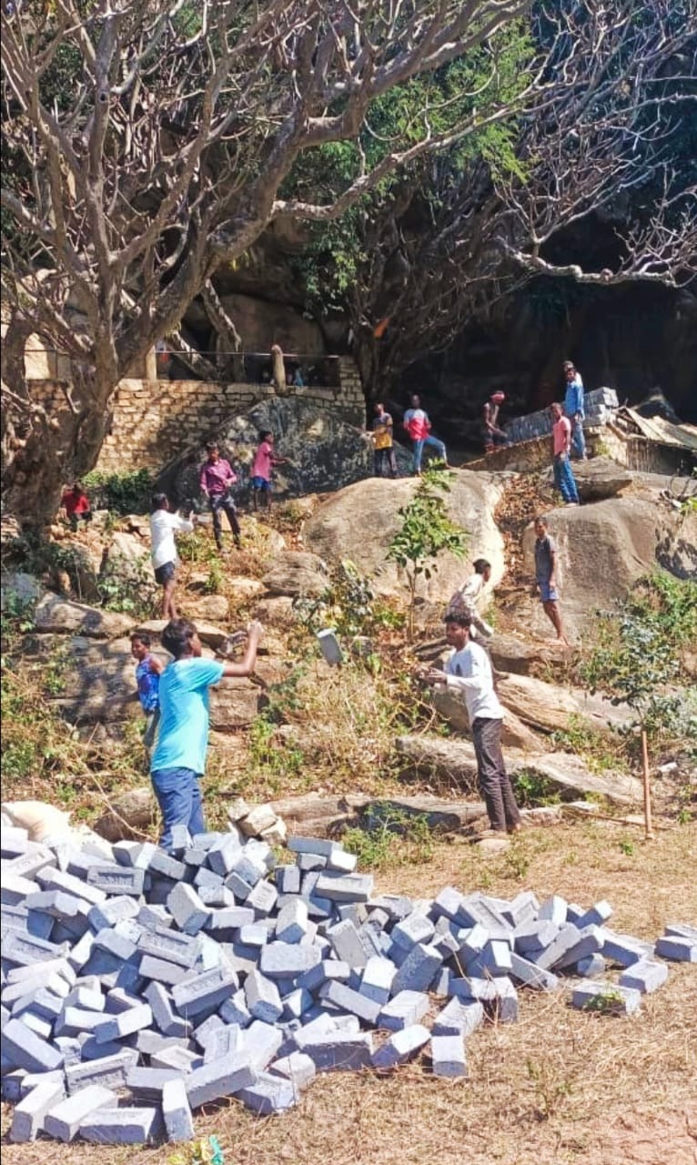 उपेक्षा का दंश झेल रहा लापुंग का इकलौता प्राकृतिक धरोहर प्रसिद्ध बाबा वनखंडी धाम, ग्रामीणों ने उठाया बीड़ा