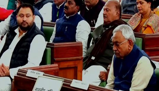 Bihar Floor Test- फ्लोर टेस्ट की पहली परीक्षा में नीतीश पास, बिहार विधानसभा के अध्यक्ष पद से हटाए गये अवध बिहारी चौधरी 