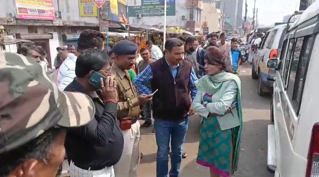 अवैध लॉटरी जुआ और सट्टा के खिलाफ एक्शन में सरायकेला पुलिस! एसडीओ ने छापेमारी कर कई संदिग्धों को  हिरासत में लिया