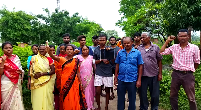 रामगढ़ पुलिस की दबंगई, डंडे से युवक की बेरहमी से की पिटाई