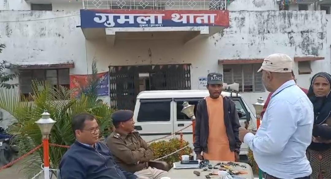 गुमला में लगातार सड़क दुर्घटनाओं में जा रही जान, ट्रैफिक नियमों को लेकर गंभीर हुआ परिवहन विभाग