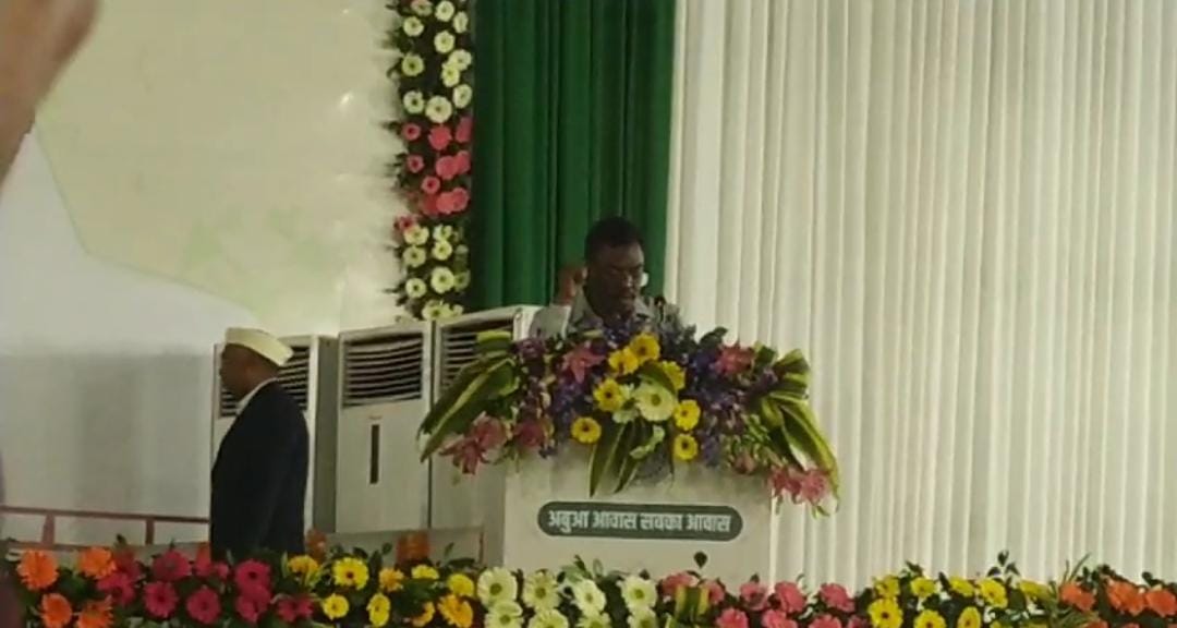 अबुआ कार्यक्रम के दौरान बड़े भाई हेमंत सोरेन का नाम आते ही फूट-फूटकर रोने लगे बसंत सोरेन, पिछले दिनों कथित जमीन घोटाला मामले में जेल में हैं हेमंत सोरेन