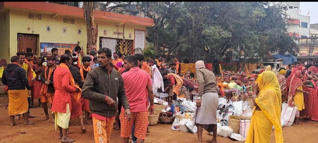 बसंत पंचमी के दिन मिथिलांचल वासियों ने खेली होली, महाशिवरात्रि की तैयारी में जुटे श्रद्धालु 