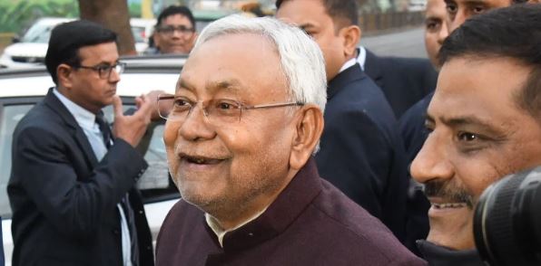 बीजेपी के साथ नीतीश के जाने पर बौखला गया एक युवक, सनकी ने बम से उड़ाने की दे डाली धमकी, पढ़िए 