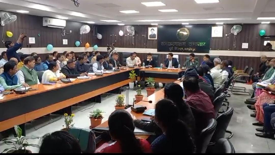 जमशेदपुर डीसी का पदभार संभालने के बाद अनन्य मित्तल ने की बैठक, तमाम योजनाओं  का किया समीक्षा , पढ़े विस्तार से