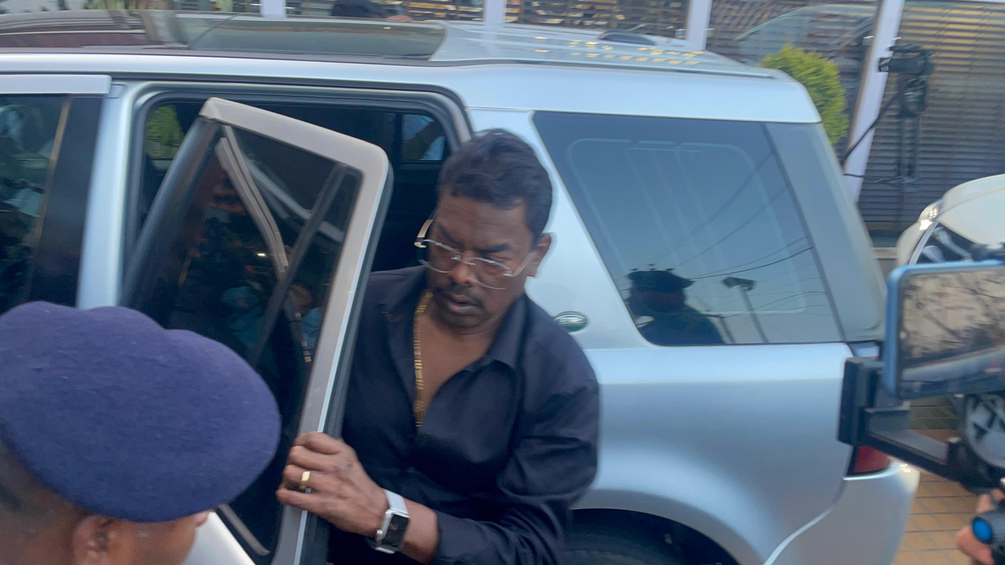 Big Update- नाराज विधायकों से मिलने पहुंचे बसंत सोरेन, राजधानी रांची के रासो होटल में बैठक कर रहे हैं विधायक