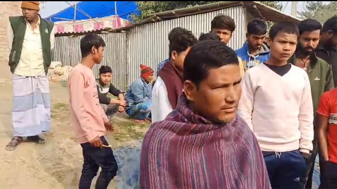 कटिहार:आर्थिक तंगी से परेशान पिता ने घर में लगाई आग, तीन बच्चों की मौत, पिता की हालत गंभीर