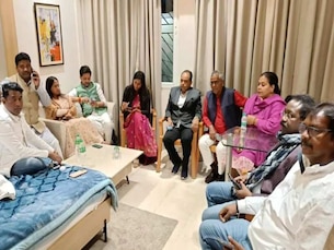 Big Breaking:- झारखंड में सियासी संकट ! बसंत सोरेन के लाख समझाने के बाद भी नहीं माने बागी कांग्रेस विधायक, आलाकमान से मुलाकात के लिए राजधानी दिल्ली हुए रवाना