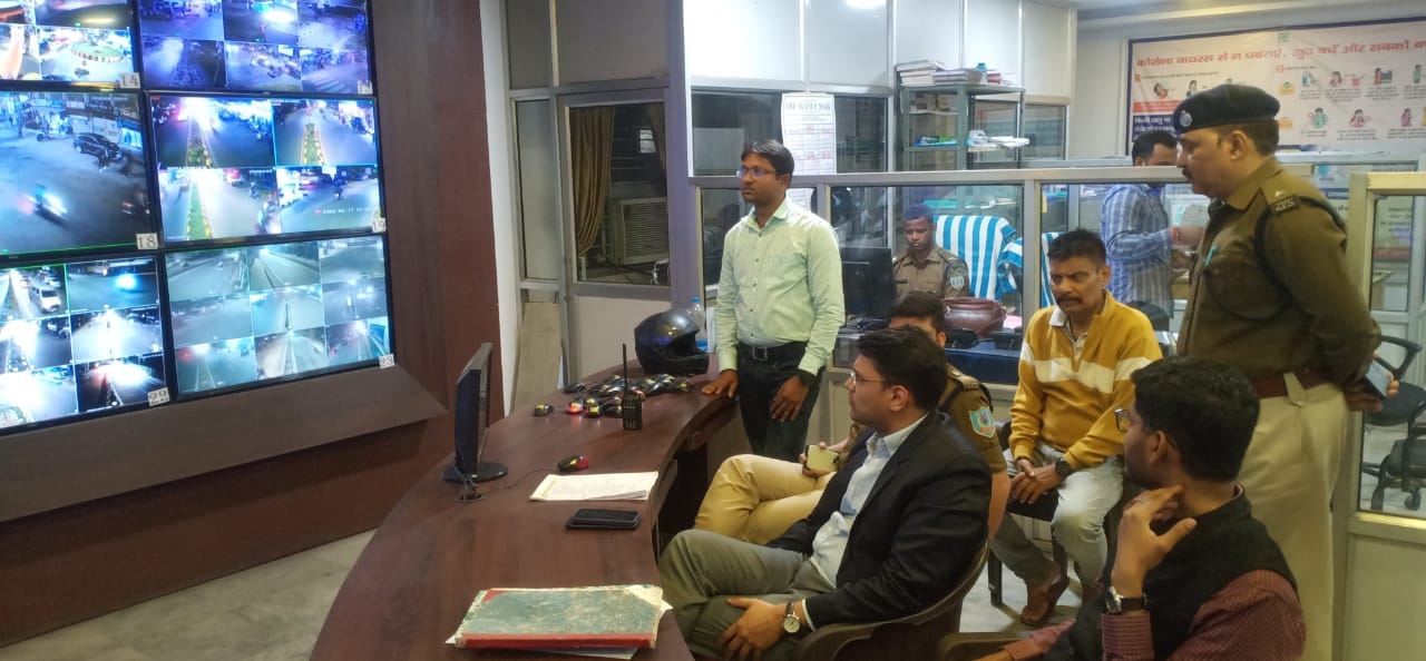  जमशेदपुर:डीसी अनन्य मित्तल ने किया साकची थाना स्थित जिला कंट्रोल रूम का औचक निरीक्षण, पदाधिकारियों को दिया आवश्यक दिशा निर्देश  