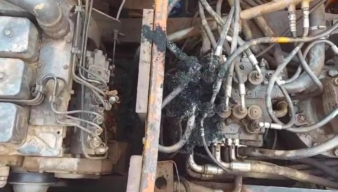  Big Breaking:चाईबासा में PLFI उग्रवादियों का हमला , ठेका कंपनी के पोकलेन में लगाया आग, लेवी से जुड़ा हो सकता है मामला  