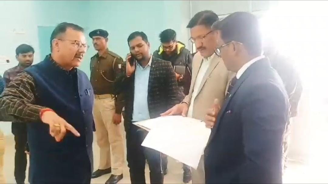 कभी भी बज सकता है लोकसभा चुनाव का बिगुल!  चुनाव को लेकर देवघर जिला प्रशासन तैयार, डीसी ने किया डिस्पैच रूम का निरीक्षण