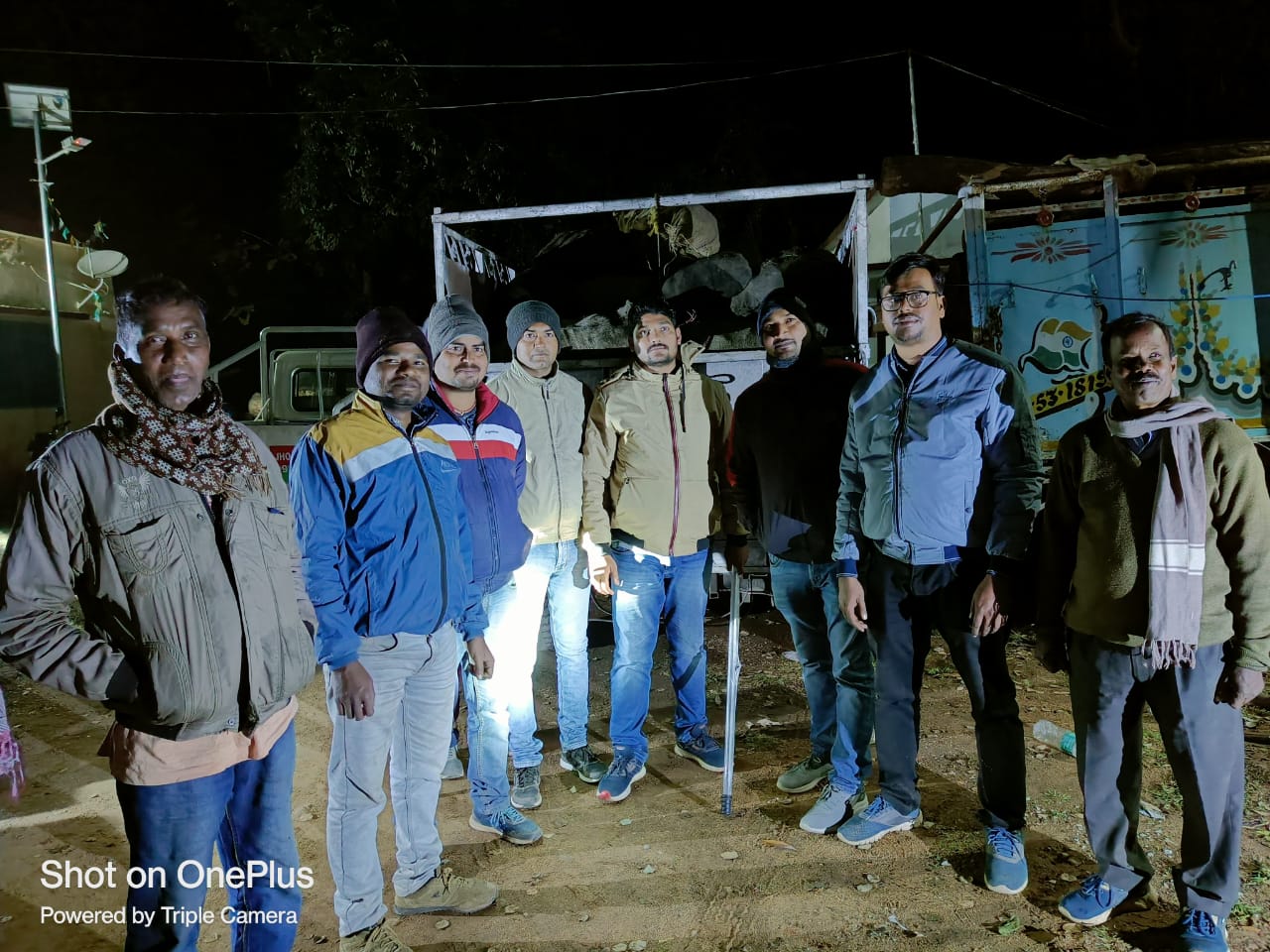 कोयला लदा पिकअप वैन जप्त, दो टन कोयला बरामद