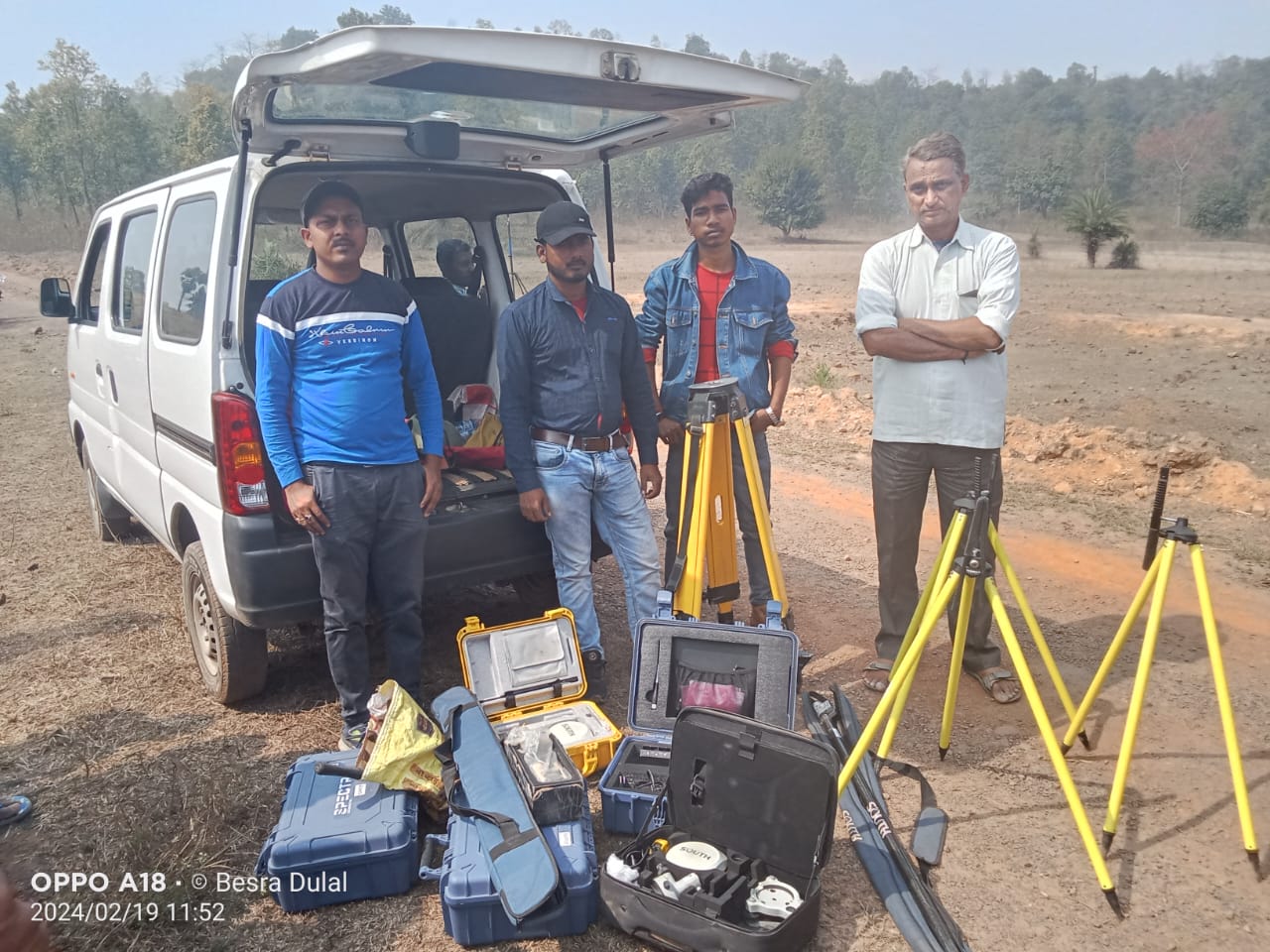 दुमका: कोल कंपनी की तरफ से सर्वे करनी गई टीम को ग्रामीणों ने 5 घंटे तक रोक कर रखा,ग्राम सभा की अनुमति के बगैर कर रहे थे सर्वे