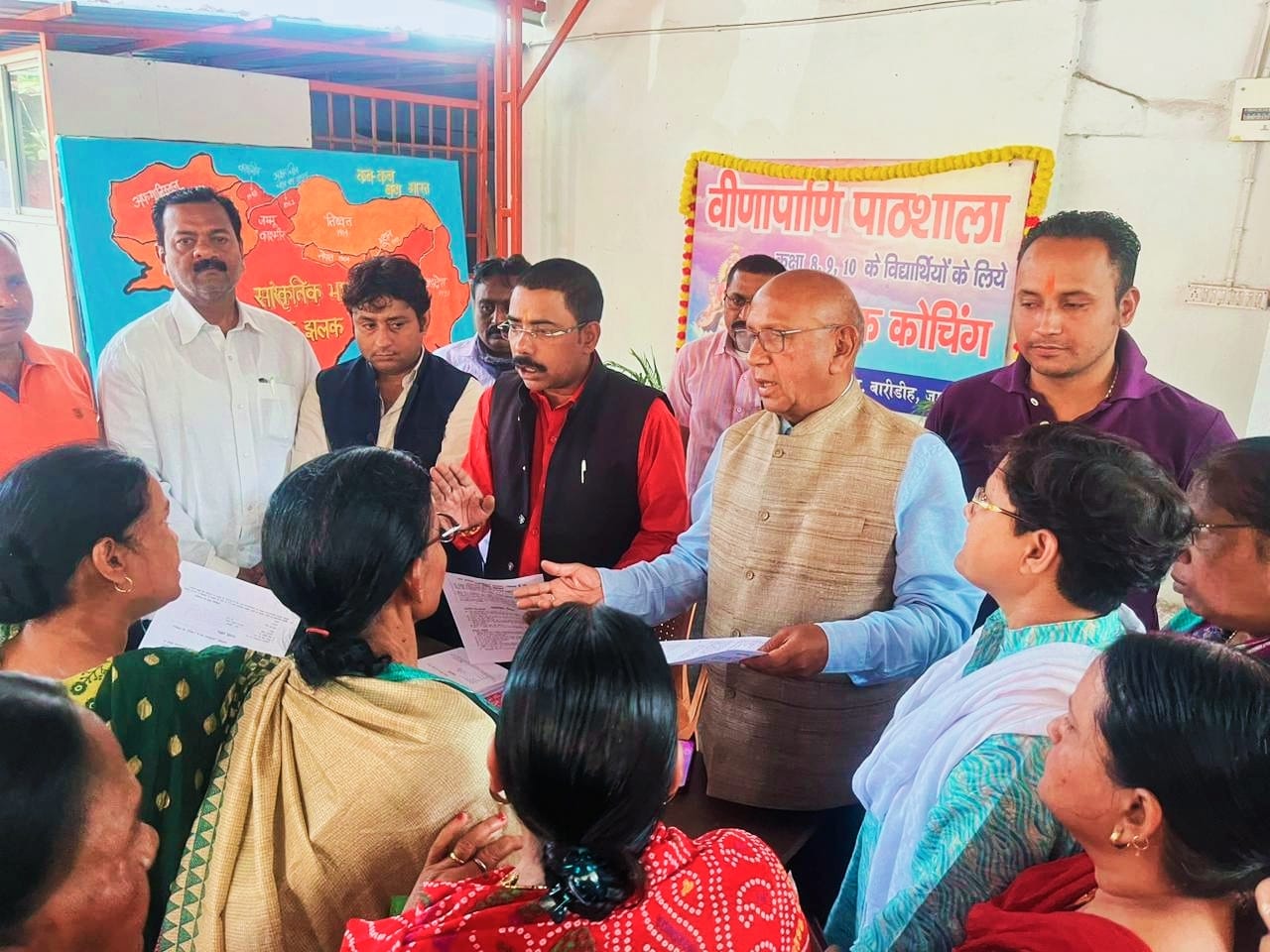 जमशेदपुर:पेंशन जागरुकता रथ को विधायक सरयू राय ने दिखाई हरी झंडी, रथ विधवा पेंशन और वृद्धा पेंशन के लिए महिलाओं को करेगा जागरुक