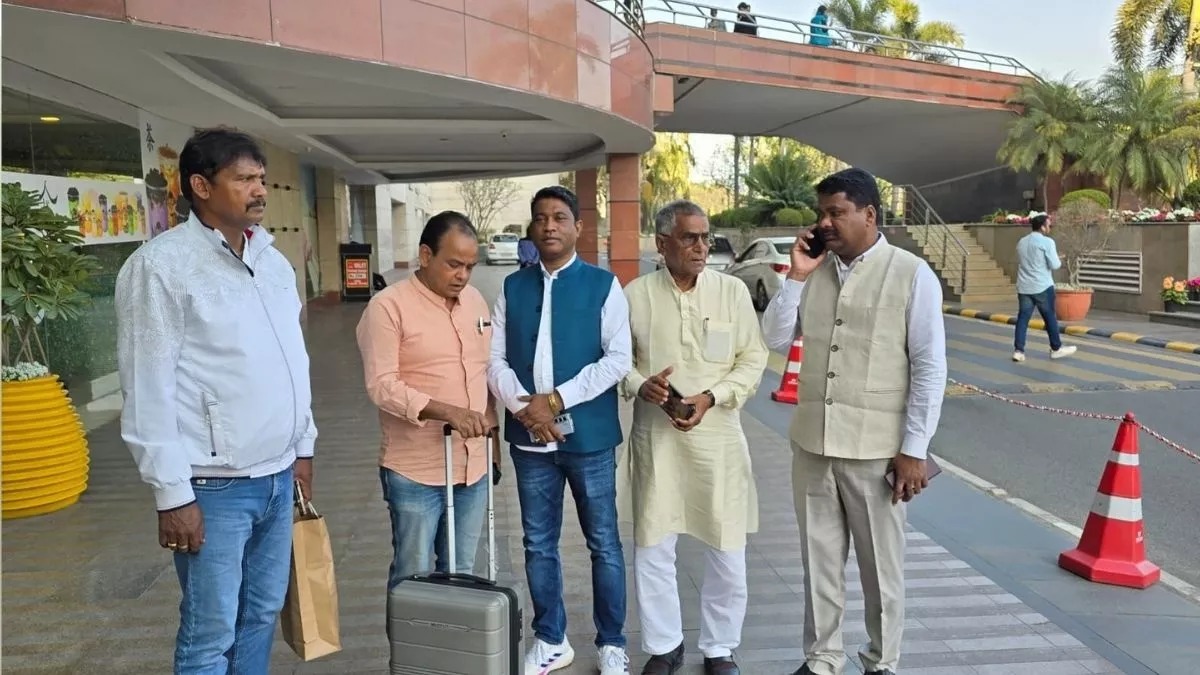 झारखंड वापस लौटे नाराज विधायक,बदलाव का मिला आश्वासन