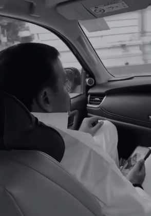 चाहिए भाजपा का टिकट तो बजाइए तेजस्वी का गाना ! विधायक पवन जायसवाल ने अपने फेसबुक अकाउंट पर डाला रियल वीडियो