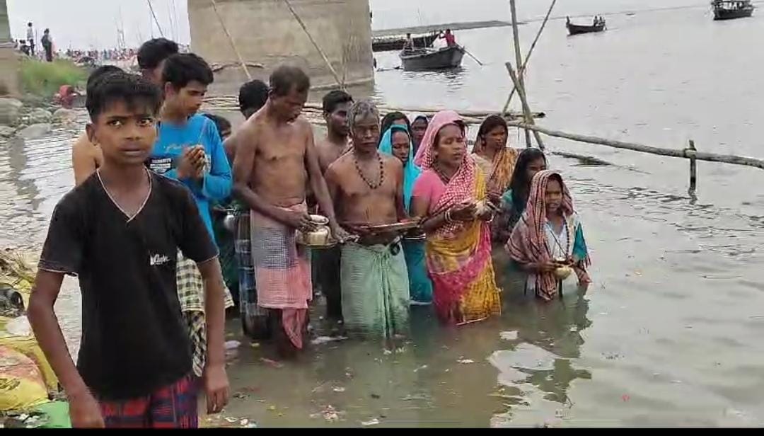 साहिबगंज:राजकीय माघी पूर्णिमा मेला में उमड़ी लाखों श्रद्धालुओं की भीड़,श्रद्धालुओं ने लगाई आस्था की डुबकी