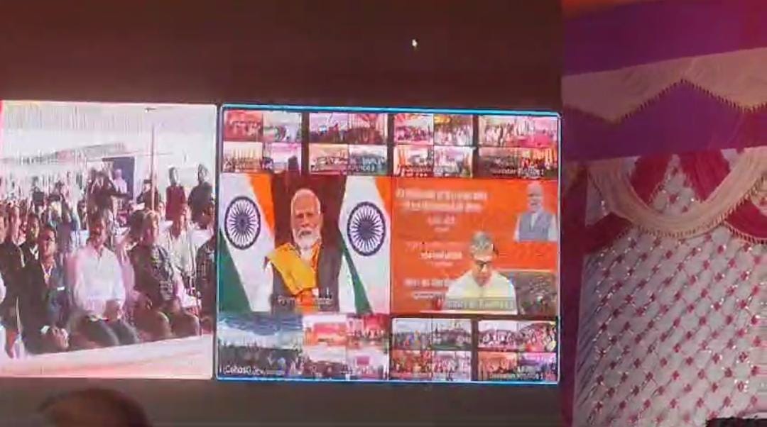 अत्याधुनिक बनेगा देवघर,दुमका और बासुकीनाथ स्टेशन, एयरपोर्ट जैसी मिलेगी सुविधा,पीएम ने ऑनलाइन रखी कई योजनाओं की आधारशिला   