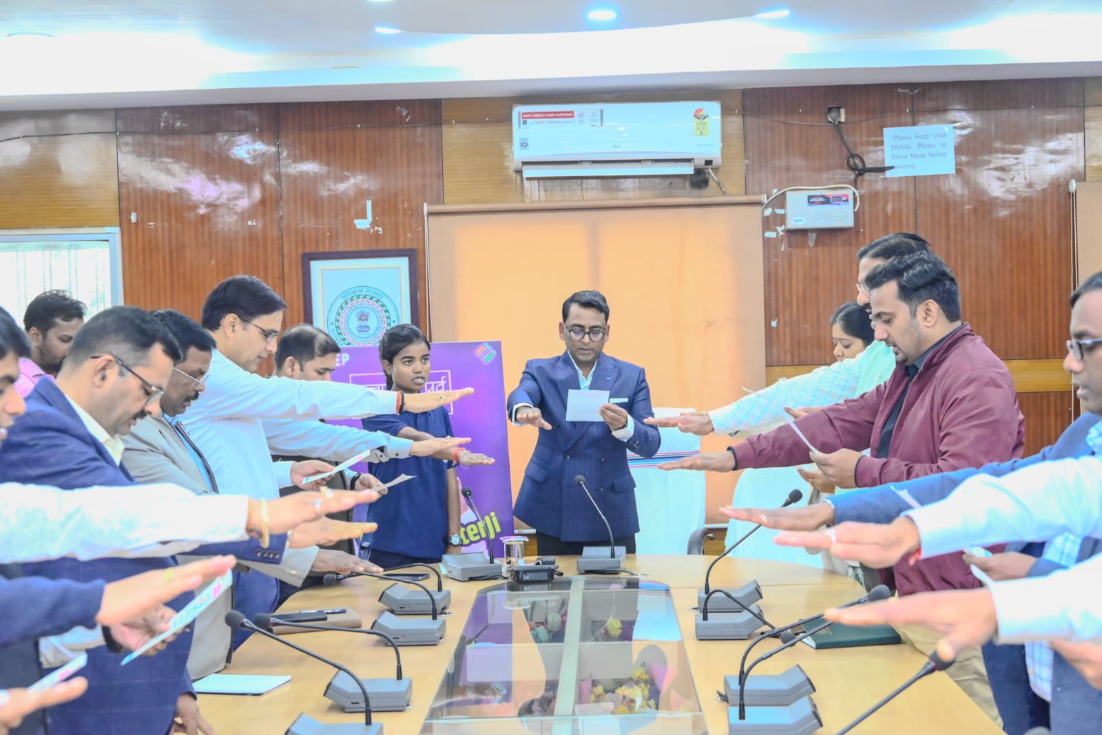 लोकसभा चुनाव में शत प्रतिशत मतदान सुनिश्चित कराने के लिए प्रशासन ने अभी से कसी कमर,सभी विभाग अब सोशल मीडिया से लोगो को करेंगे जागरूक   