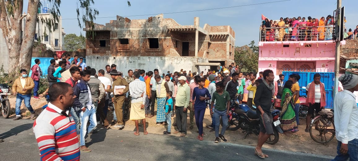 रात में ऐसा क्या हुआ कि सुबह मृत मिले एक ही परिवार के तीन लोग, रहस्यमय मौत पर सनसनी का माहौल