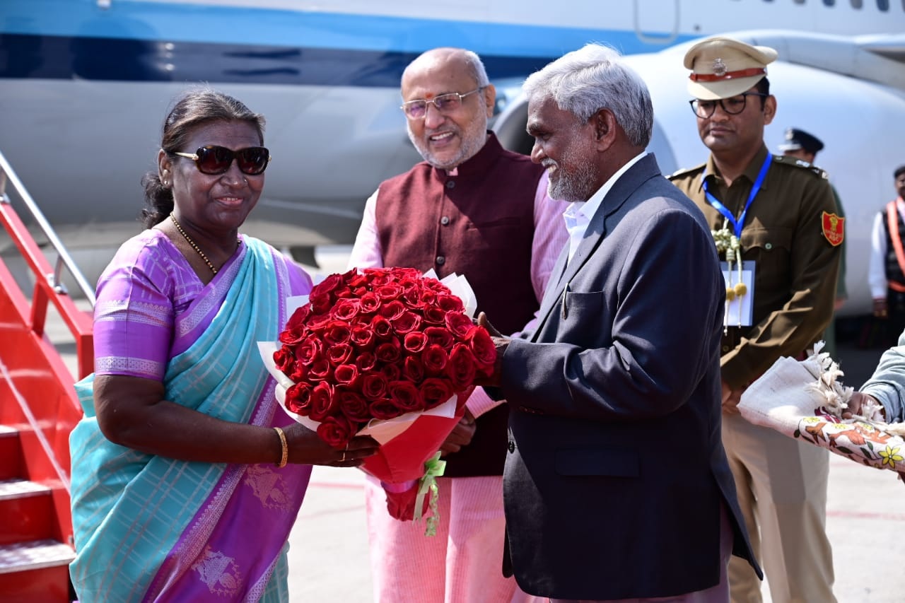 Breaking : राष्ट्रपति द्रौपदी मुर्मू पहुंचीं रांची, सीयूजे में थोड़ी देर में शुरू होगा दीक्षांत समारोह, 58 छात्रों को मिलेगा गोल्ड मेडल