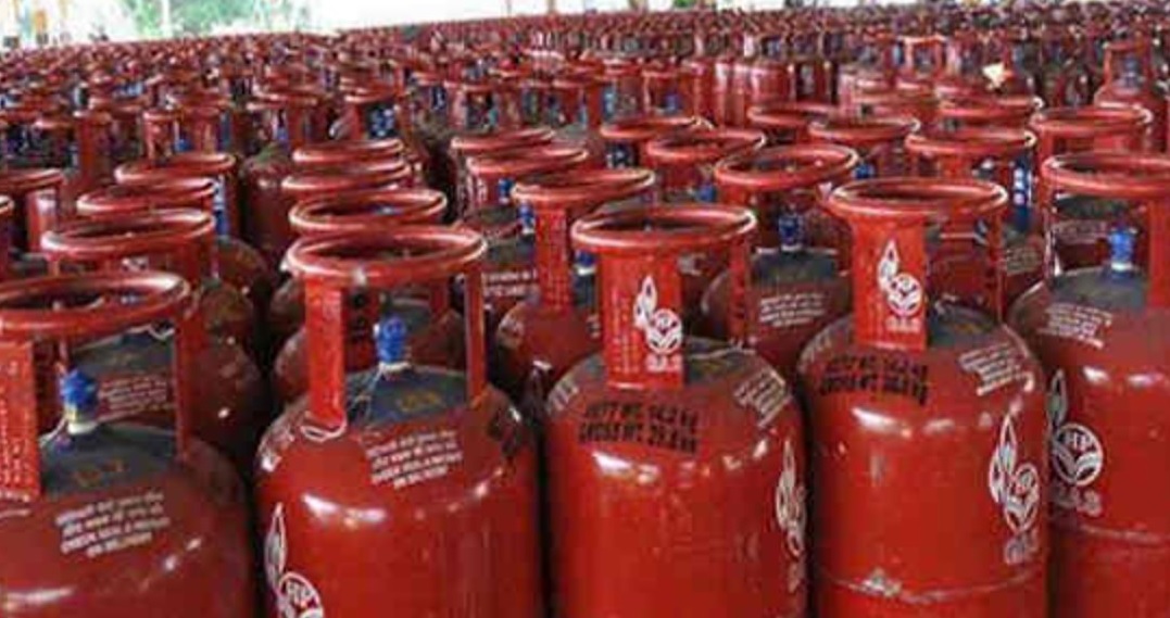 लोकसभा चुनाव से पहले आम आदमी को महंगाई का झटका, अब इतना बढ़ गया गैस सिलेंडर के दाम, जानिए और क्या-क्या हुआ बदलाव