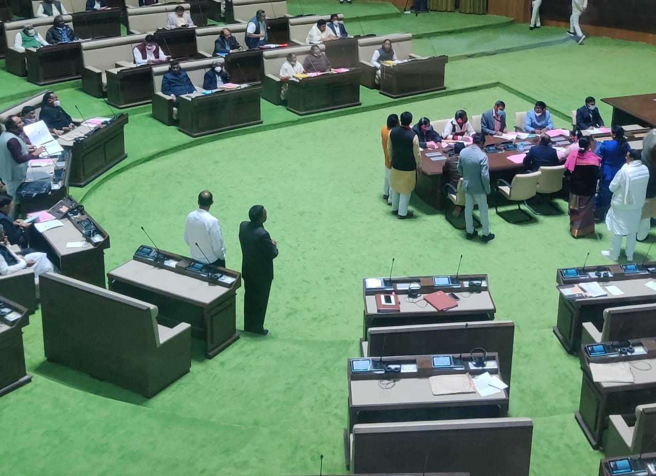 झारखंड विधान सभा शीतकालीन सत्र :  मांडू विधायक को किया गया मार्शल आउट