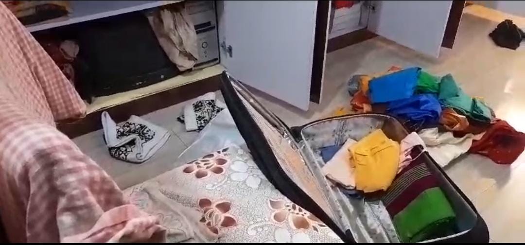 सरायकेला:आरआईटी के अर्थ एनक्लेव में भीषण चोरी ! चोरों ने बंद पड़े चार फ्लैट का ताला तोड़कर करोड़ों की नगदी और गहने उड़ाए   