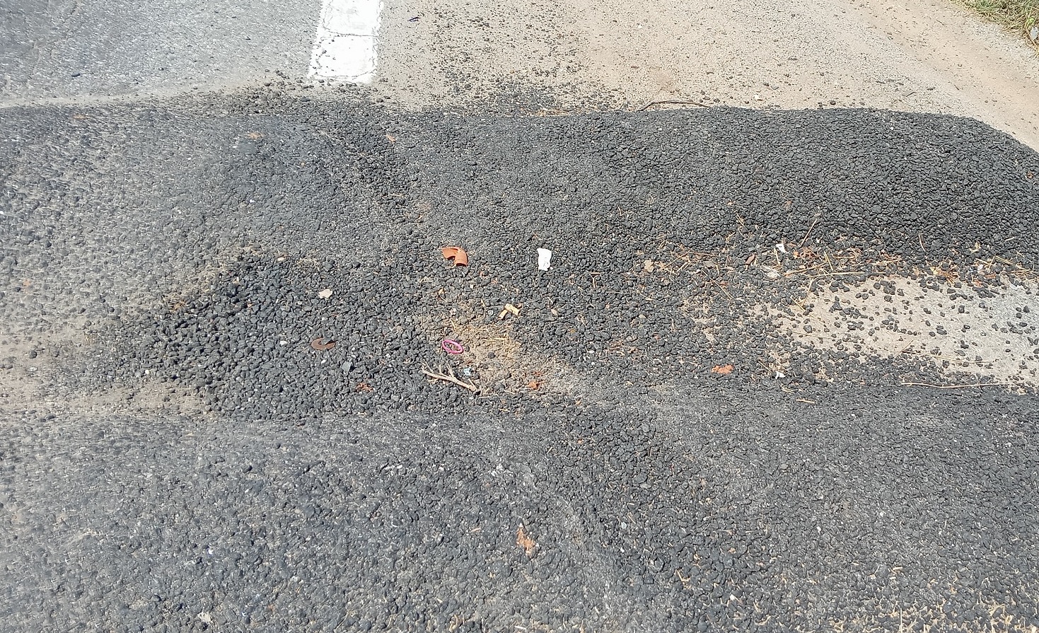 सड़कों पर बने बेतरतीब स्पीड ब्रेकर लोगों की हंसती जिंदगी पर लगा रहा मौत का ब्रेक, खूंटी और तोरपा के बीच 28 किमी में बने हैं 28 ठोकर