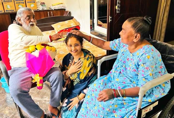 Big Updates : जेल में बंद हेमंत सोरेन की  आवाज़ बन दहाड़ेंगी कल्पना! गुरुजी से आशीर्वाद लेकर सार्वजनिक रूप से राजनीति  में कदम रखने की घोषणा