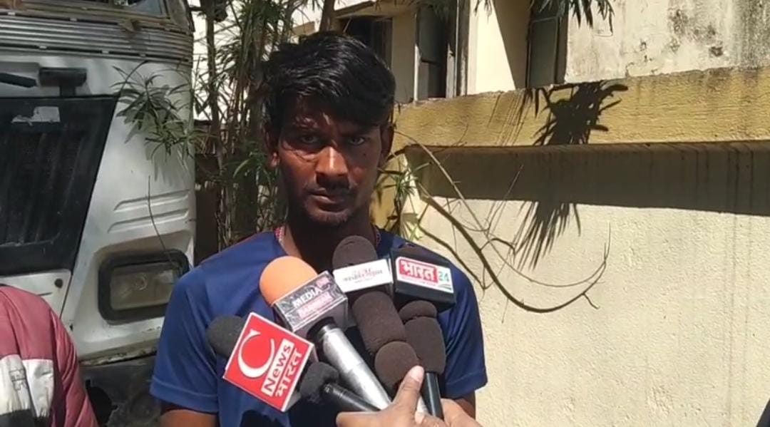 बिहार में मोबाईल का दिख रहा खतरनाक साइड इफेक्ट! इंटर परीक्षा के बाद प्रेम प्रसंग में फरार हुए 17 लड़के-लड़कियां, पढ़ें पूरा मामला