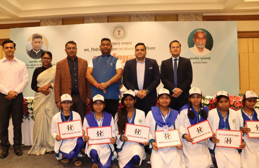 Jobs in Jharkhand:- अगले तीन महीने में झारखंड में होंगी नौकरियां ही नौकरियां, जानिए किस मंत्री ने किया एलान 