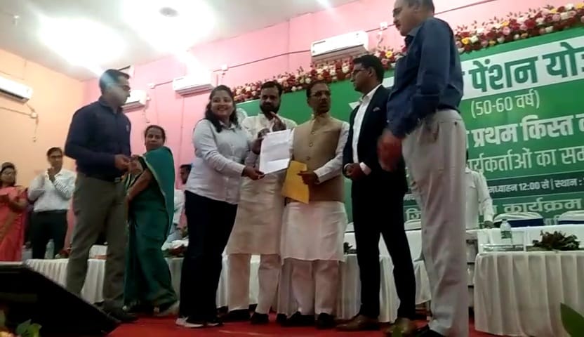 देवघर में भी सर्वजन पेंशन योजना की शुरुआत हुई,19 हज़ार लाभुकों को मिला प्रथम किस्त का भुगतान