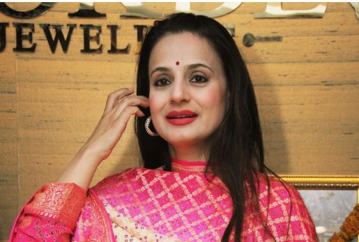 चेक बाउंस मामले में समझौते के लिए राजी हुई अमिषा पटेल, पोने तीन करोड़ देने के लिए तैयार 