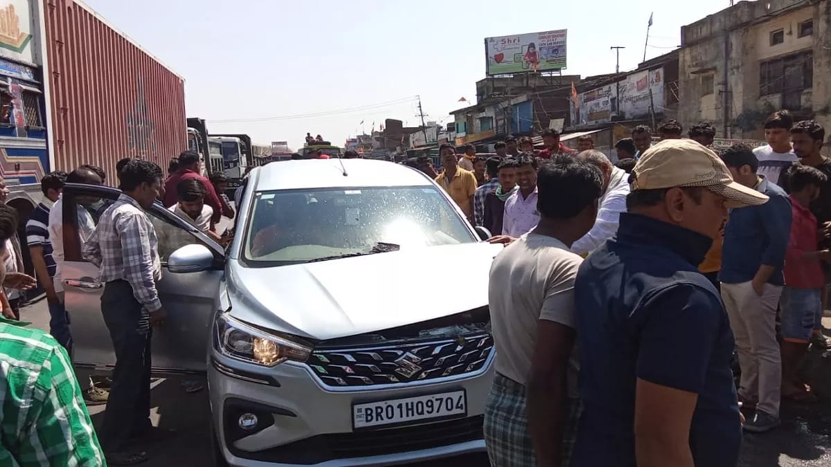 धनबाद से कार के इंजन में बिहार ले जाई जा रही थी शराब, लेकिन निरसा में ही कार में लग गई आग,पढ़ें फिर आगे क्या हुआ