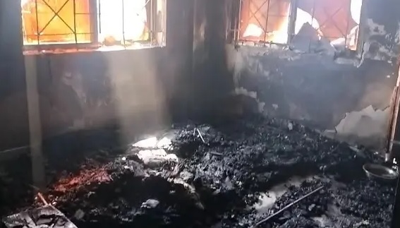 Ranchi : सिरम टोली स्थित पर्ल अपार्टमेंट में लगी भीषण आग, बुजुर्ग की जलकर मौत, एक की हालत गंभीर