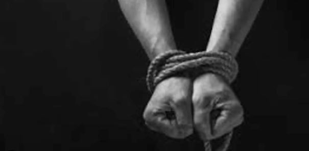 इंसानियत को झकझोर देने वाली खबर, मां नहीं चुका पाई कर्ज, तो नाबालिग बेटे को उठाकर ले गए, पढ़िए पूरा मामला 