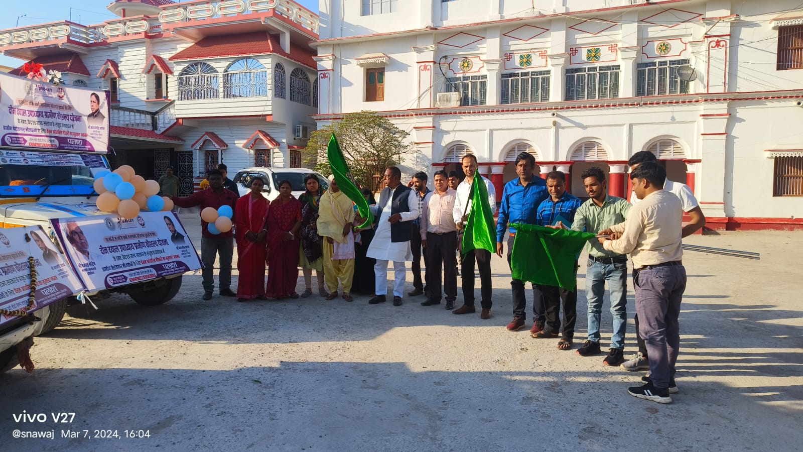 साहिबगंज : कौशल जागरूकता रथ को हरी झंडी दिखाकर मंत्री आलमगीर आलम ने किया रवाना