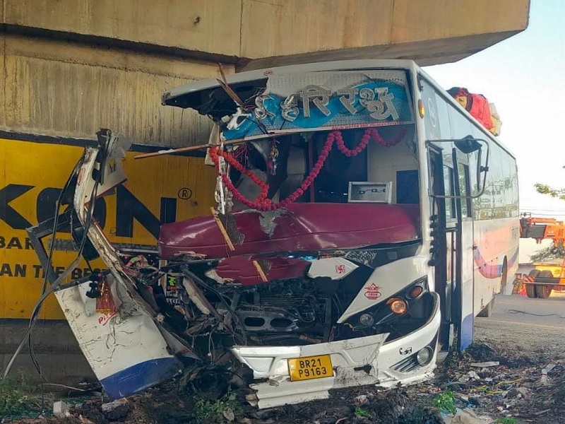 रांची में रफ्तार का कहर : बस और बालू लदे हाइवा की टक्कर में मां-बेटी की मौत, कई घायल