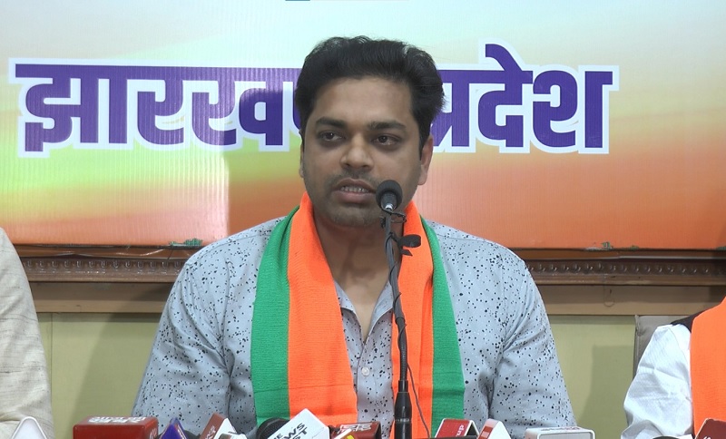 ‘झारखंड सरकार बाहरियों को बेच रही 70 फीसदी नौकरियां, बीजेपी विधायक अमित मंडल ने कहा- 4 साल में JSSC और JPSC नहीं कर पायी तीन हजार से अधिक नियुक्तियां 